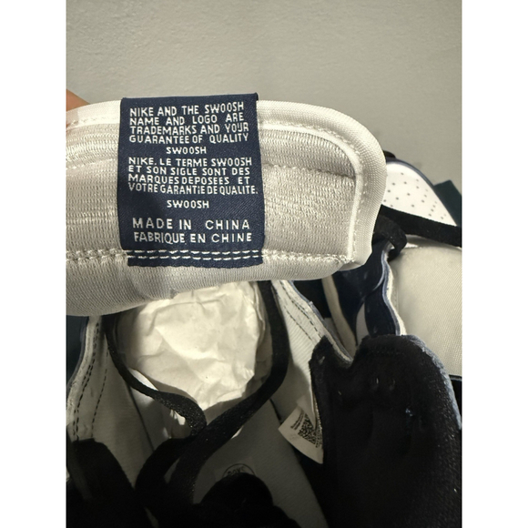 Nike Air Jordan 1 High OG Midnight Navy DZ5485-401 Size 4.5Y New - Picture 4 of 6